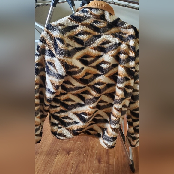 Billabong - Picture 5 of 5